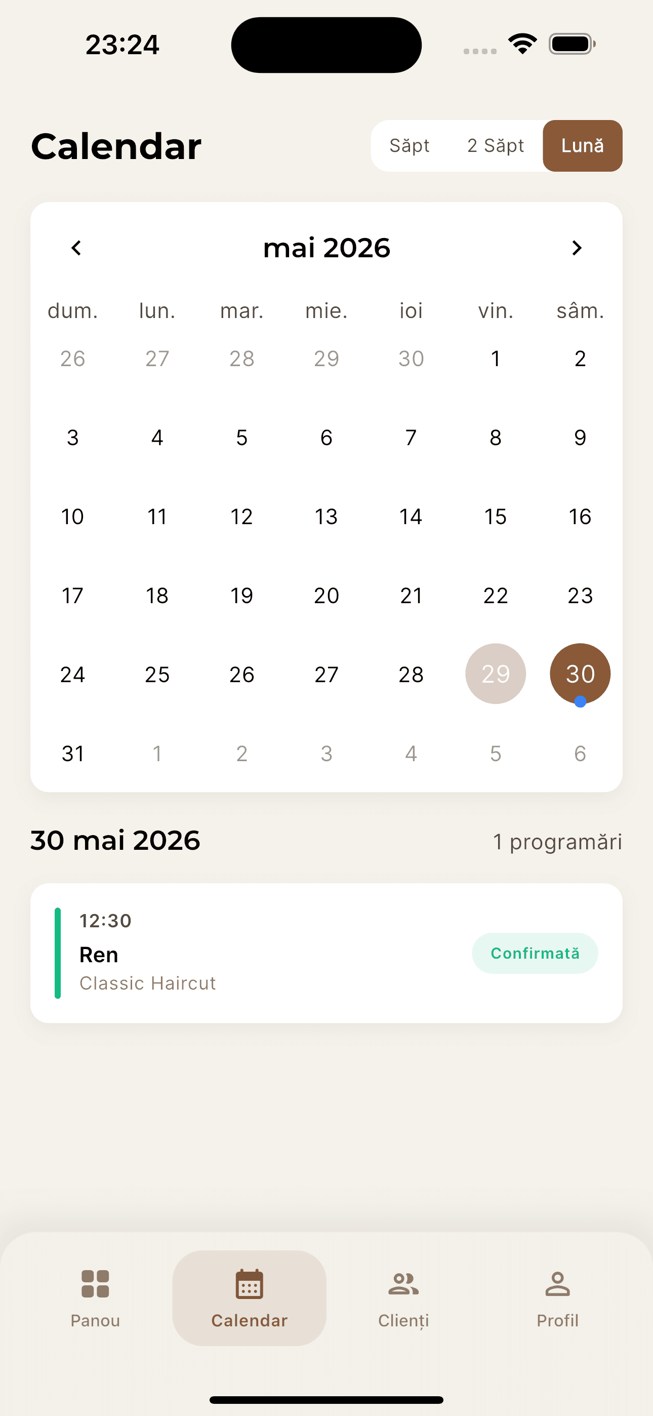 Partea frizerului: calendar, disponibilitate și clienți.